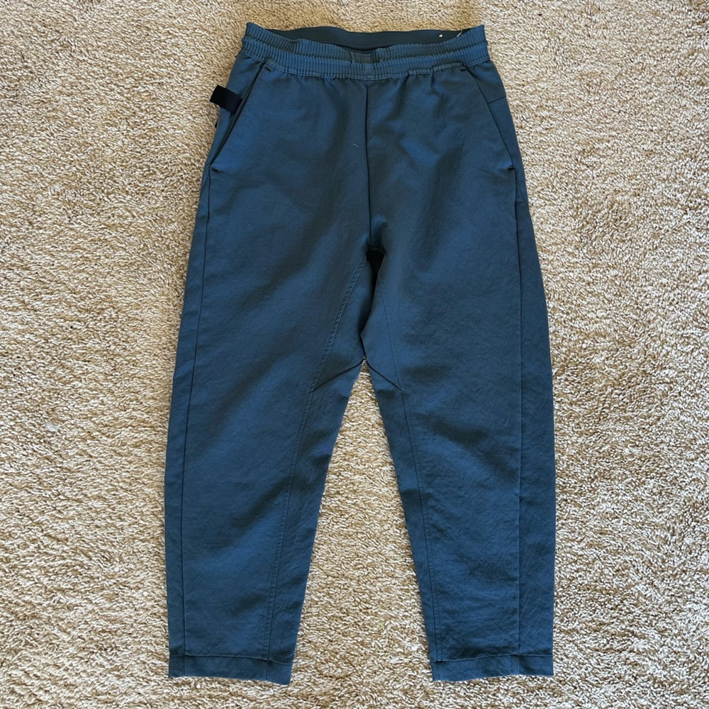 Men's NIKE AR1562-427 Tech Pack Cropped Woven Pants Athletic Joggers, Size: S